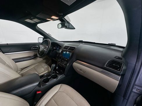 Used 2018 Ford Explorer XLT w/ Equipment Group 202A image 29