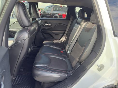 Used 2016 Jeep Cherokee Trailhawk w/ Cold Weather Group image 18