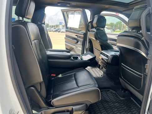 Used 2023 Jeep Grand Wagoneer Series II AWD/4WD image 17