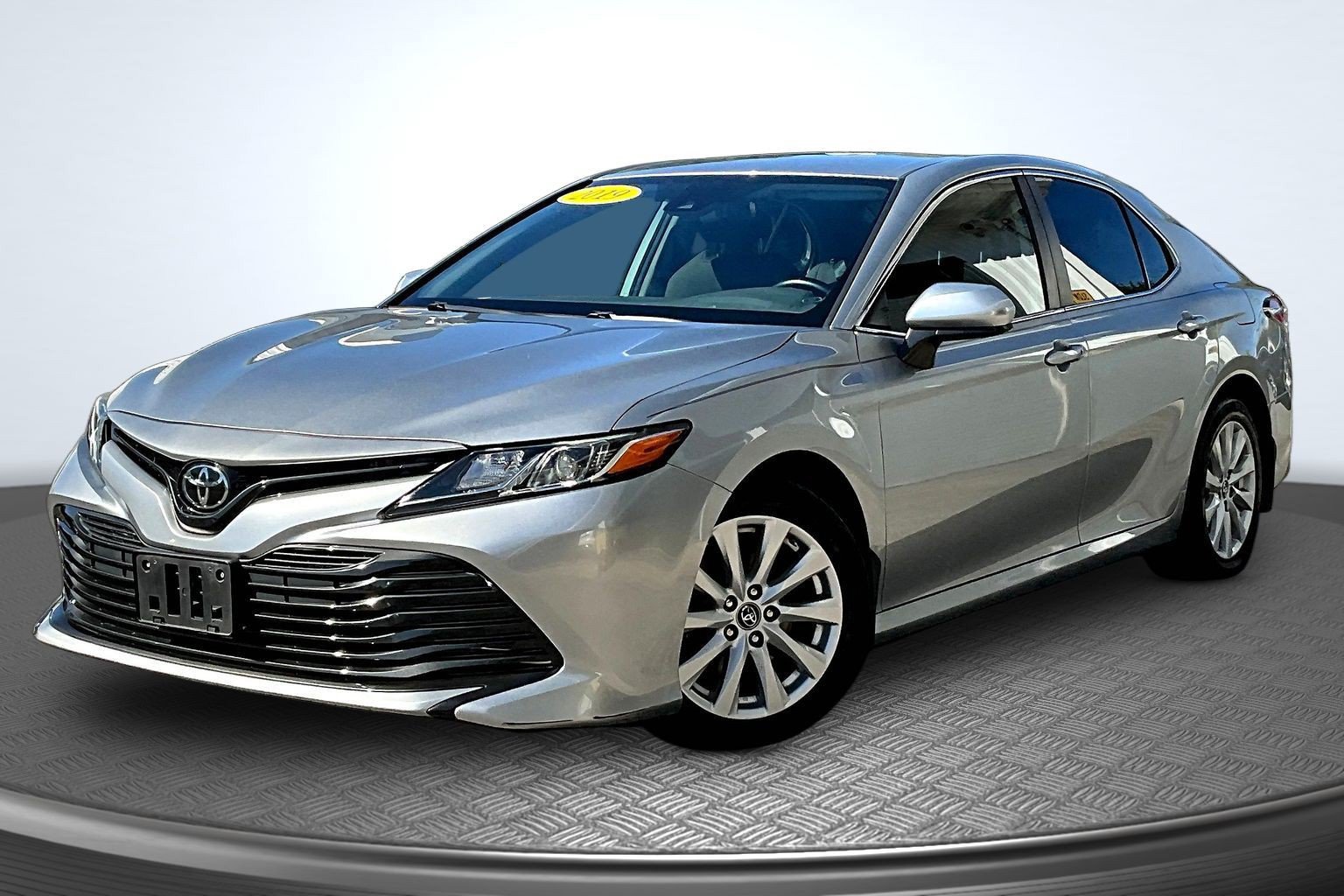 Used 2019 Toyota Camry LE FWD image 1