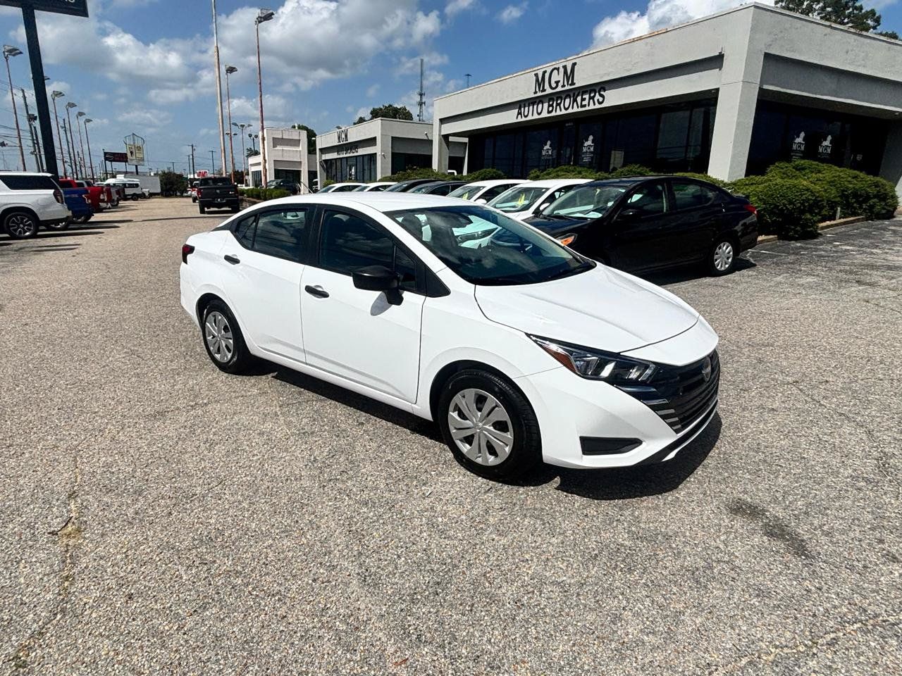 Used 2023 Nissan Versa S FWD image 30