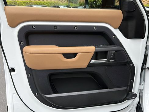 New 2026 Land Rover Defender 110 X-Dynamic SE AWD/4WD image 13