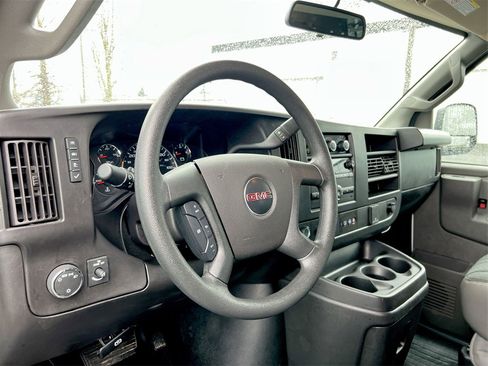 Used 2022 GMC Savana 2500 w/ Driver Convenience Package image 10