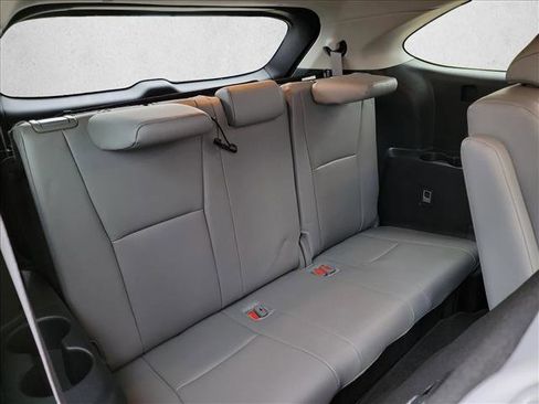 Used 2024 Toyota Highlander XLE FWD image 17