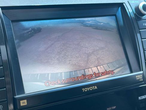 Used 2011 Toyota Sequoia Platinum AWD/4WD image 30