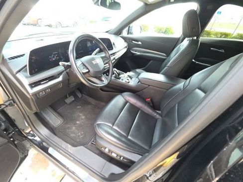 Used 2024 Cadillac XT4 Premium Luxury image 13
