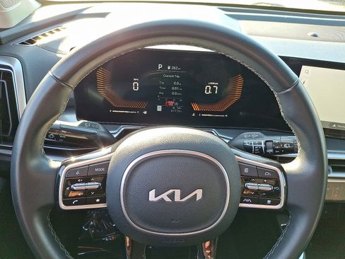Used 2024 Kia Sorento S image 18