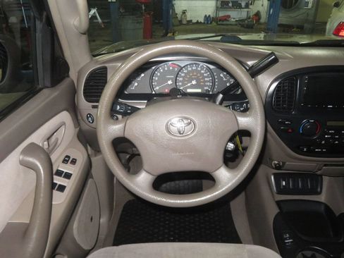 Used 2005 Toyota Sequoia SR5 AWD/4WD image 41