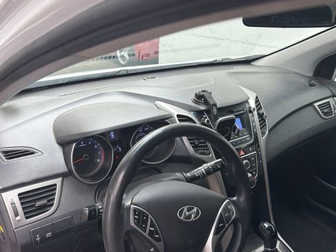 Used 2017 Hyundai Elantra GT FWD image 4