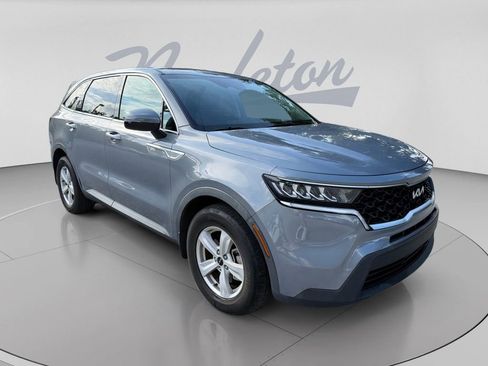 Used 2023 Kia Sorento LX FWD image 3