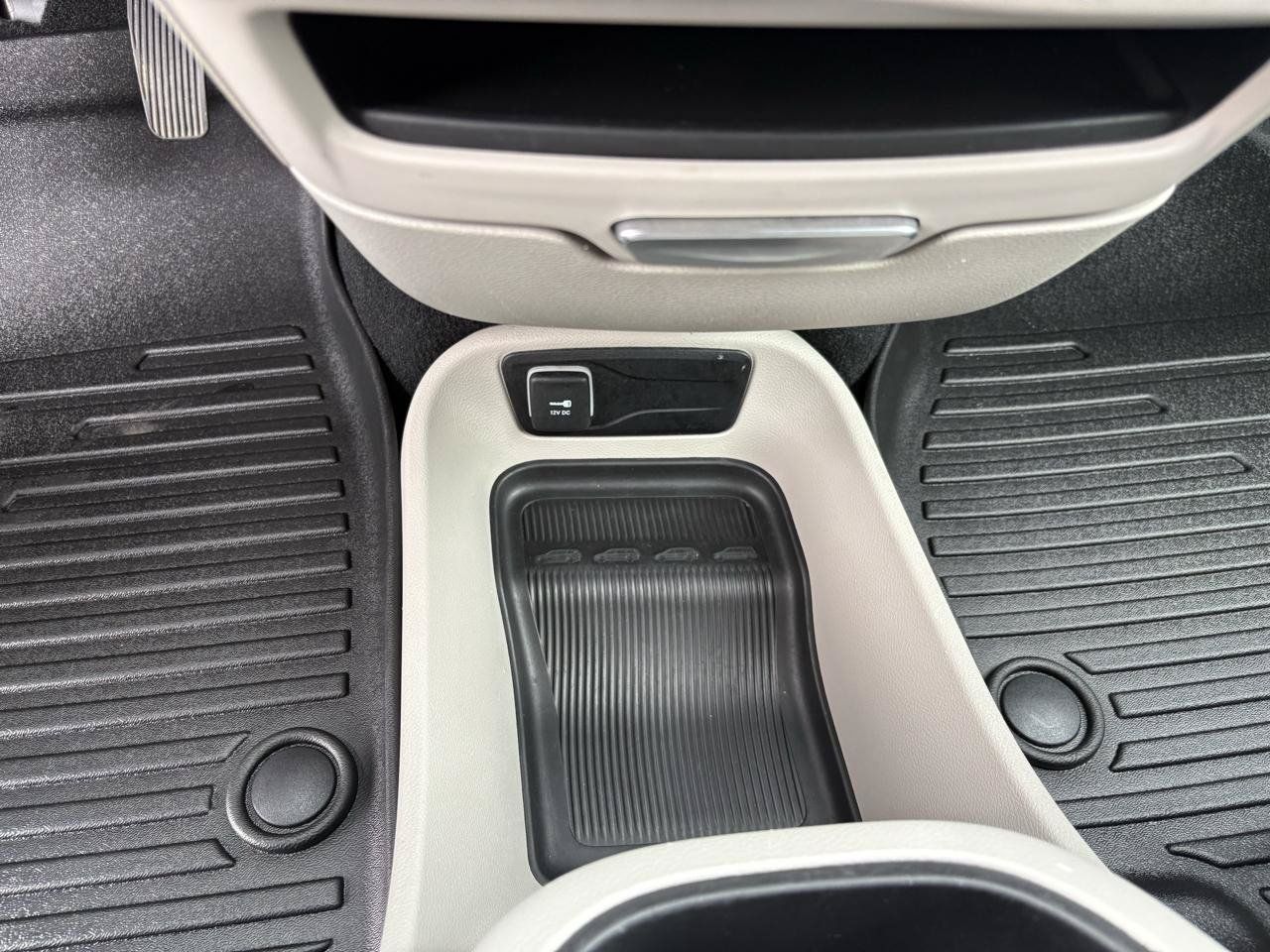 Used 2024 Chrysler Pacifica Limited FWD image 29