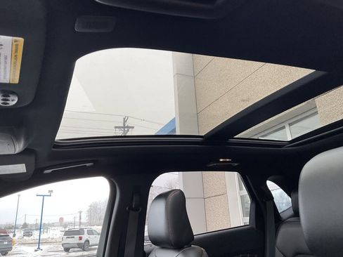 Used 2020 Ford Edge ST-Line w/ Cold Weather Package image 12