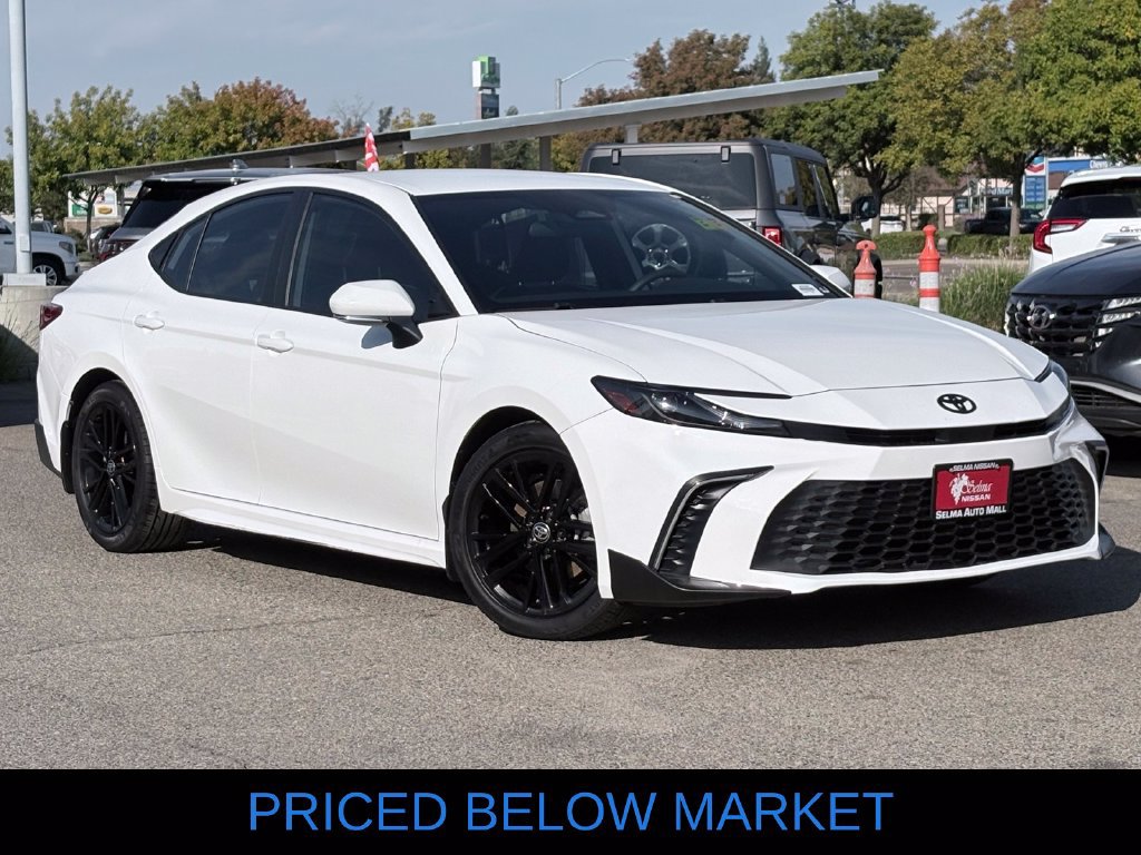 Used 2025 Toyota Camry SE FWD image 2