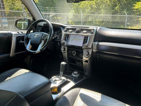 Used 2020 Toyota 4Runner SR5 Premium image 17