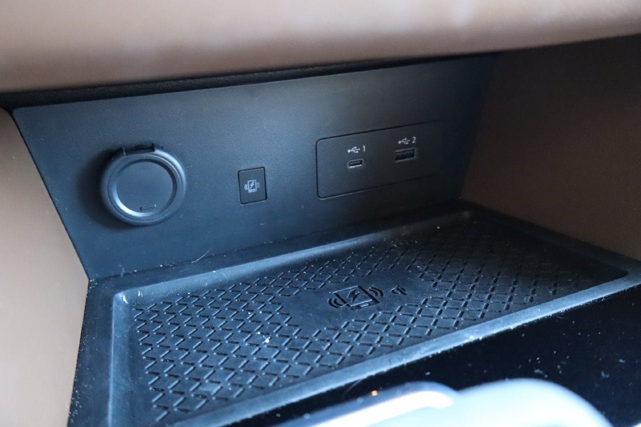 Used 2025 Nissan Pathfinder Platinum w/ Black Appearance Package FWD image 28