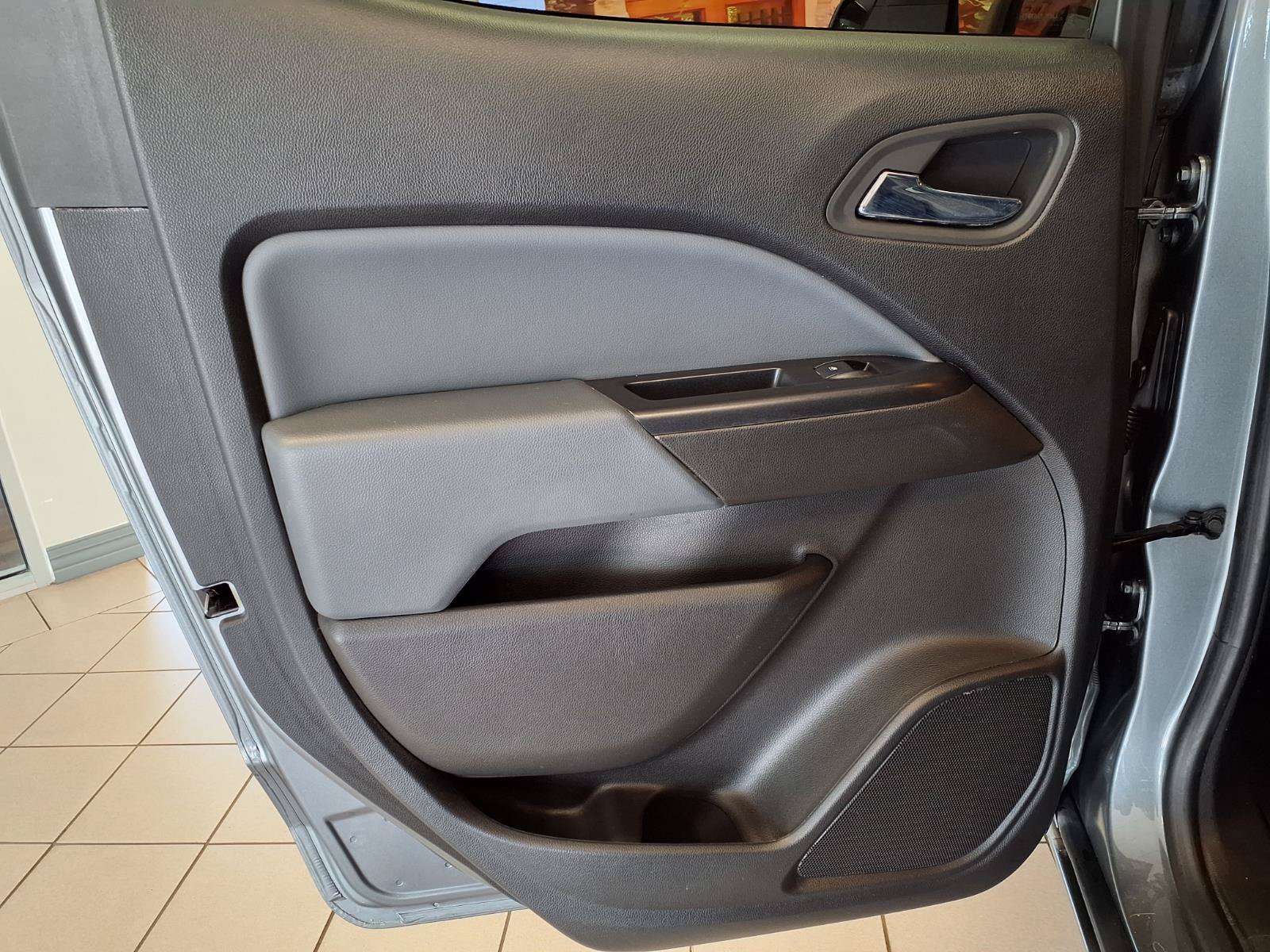 Used 2022 Chevrolet Colorado Z71 AWD/4WD image 17