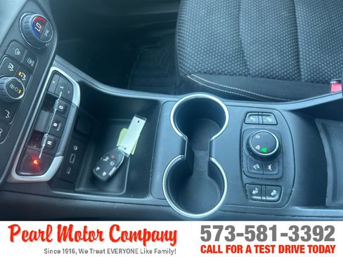 Certified 2022 GMC Terrain SLE w/ Driver Convenience Package AWD/4WD image 18
