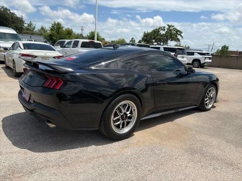 Used 2025 Ford Mustang GT RWD image 3