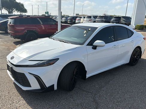 Used 2025 Toyota Camry SE w/ Convenience Package FWD image 7