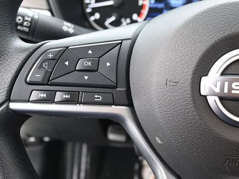 Used 2025 Nissan Altima 2.5 SV FWD image 14