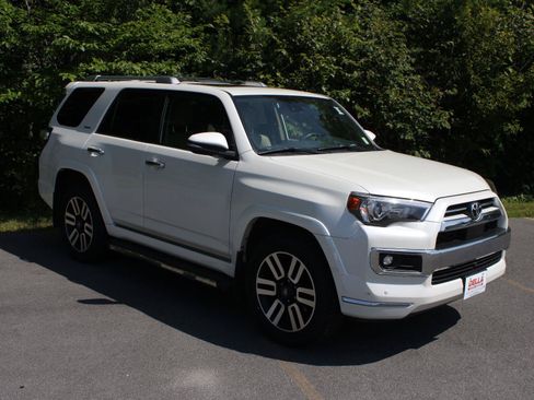 Used 2022 Toyota 4Runner Limited AWD/4WD image 3