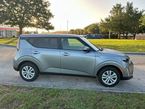 Used 2025 Kia Soul LX image 6