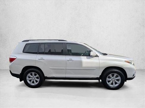Used 2012 Toyota Highlander FWD image 4