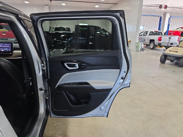 Used 2025 Jeep Compass Limited AWD/4WD image 30