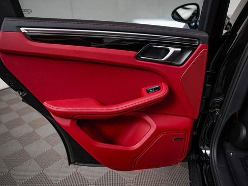 Used 2025 Porsche Macan S image 29