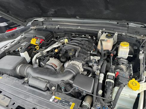 Used 2021 Jeep Gladiator Rubicon AWD/4WD image 16