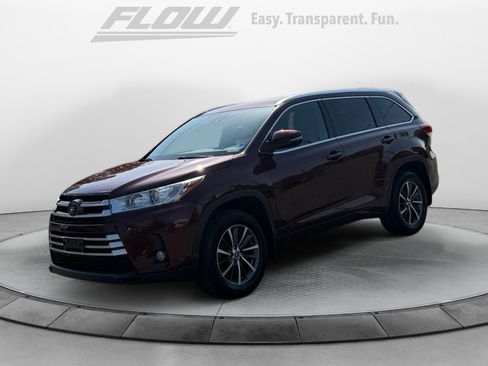 Used 2018 Toyota Highlander XLE AWD/4WD image 4