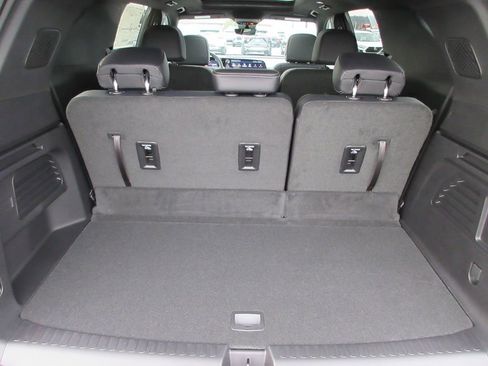 New 2026 Chevrolet Traverse LT w/ Sun and Wheel Package image 11