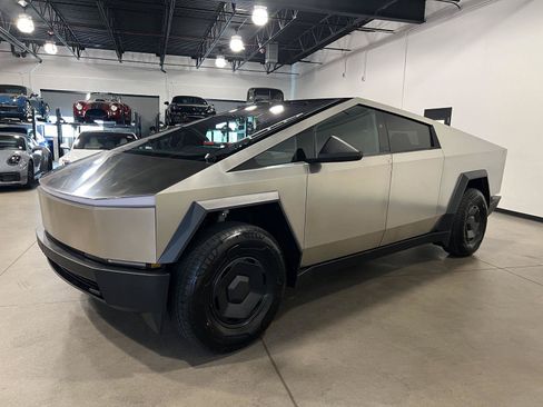 Used 2026 Tesla Cybertruck AWD Crew Cab image 7