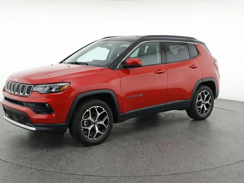 Used 2025 Jeep Compass Limited image 3