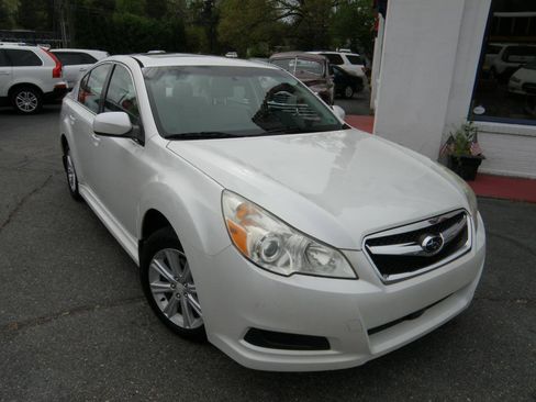 Used 2010 Subaru Legacy 2.5i Premium image 7