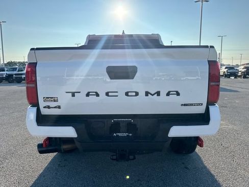 Used 2025 Toyota Tacoma TRD Off-Road AWD/4WD image 5