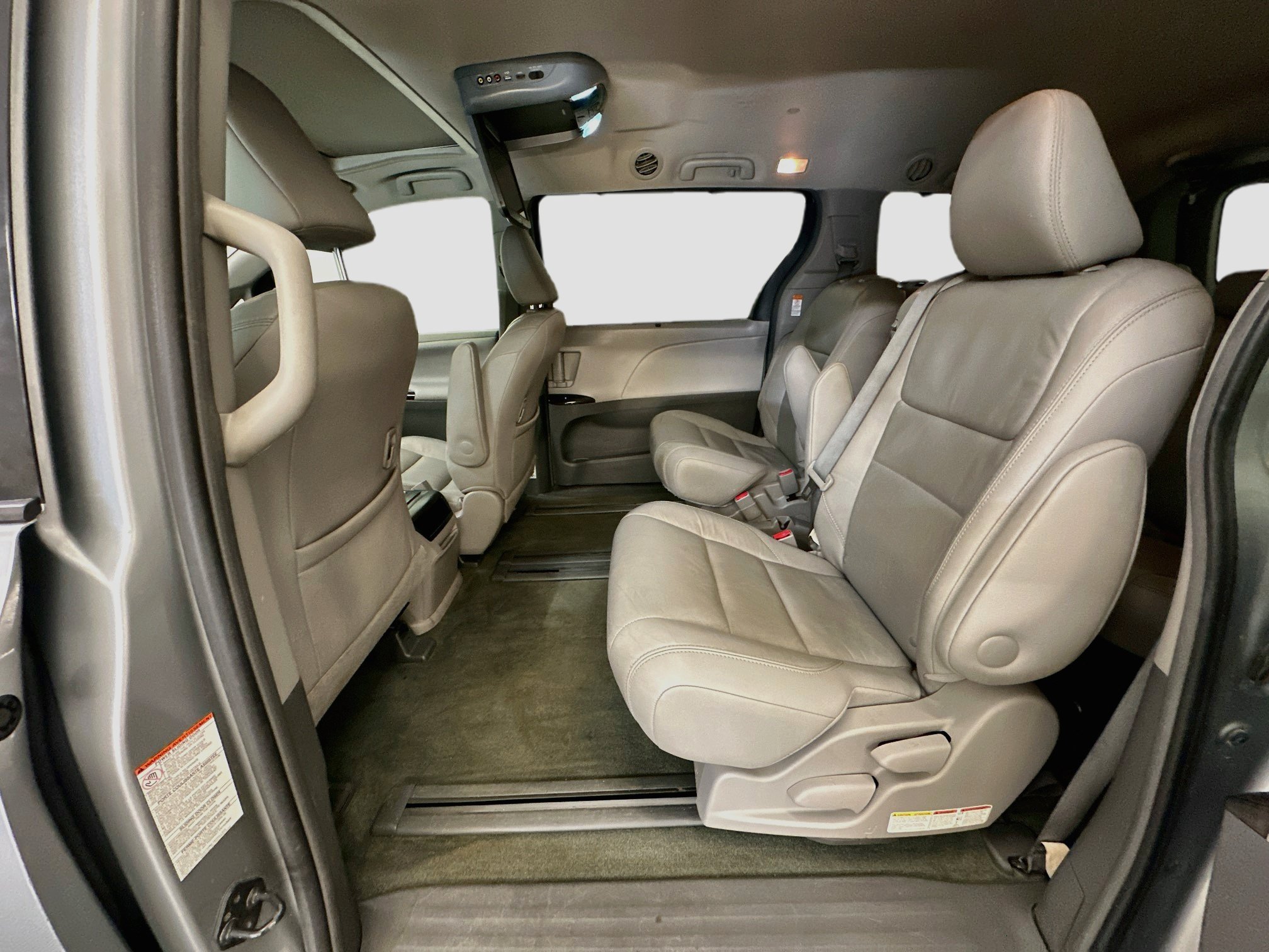 Used 2016 Toyota Sienna XLE w/ XLE Navigation Package FWD image 30