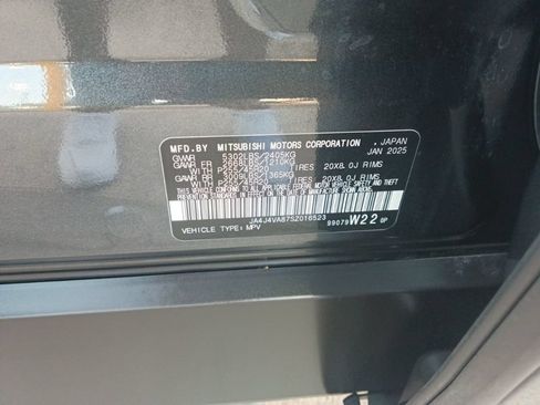 Used 2025 Mitsubishi Outlander SE AWD/4WD image 3