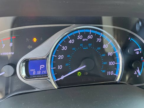 Used 2012 Toyota Sienna XLE w/ XLE Navigation Pkg FWD image 13