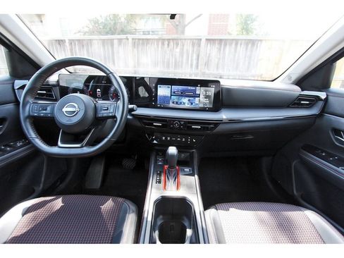 Used 2025 Nissan Kicks SR w/ SR Premium Package AWD/4WD image 10