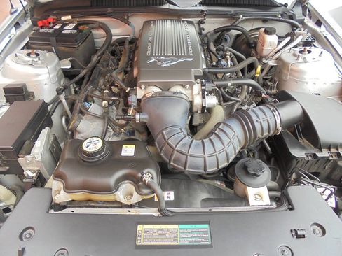 Used 2009 Ford Mustang GT RWD image 32