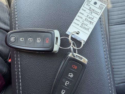 Used 2019 Ford Escape Titanium image 26