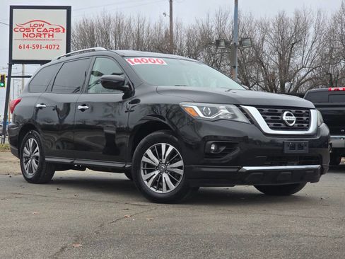 Used 2019 Nissan Pathfinder SV image 1