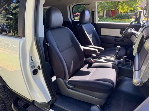Used 2010 Toyota FJ Cruiser 4WD image 12