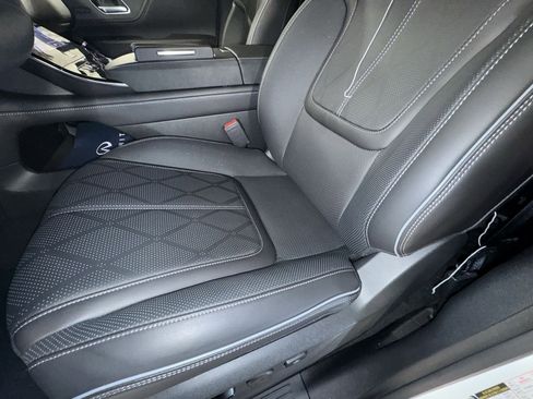 New 2025 INFINITI QX80 Sensory image 16