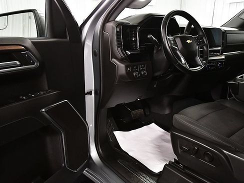 Used 2023 Chevrolet Silverado 1500 LT AWD/4WD image 17