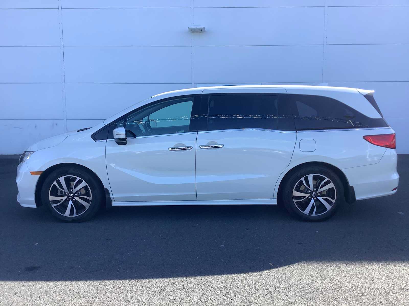 Used 2018 Honda Odyssey Elite image 2
