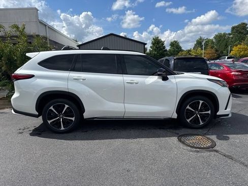 Used 2021 Toyota Highlander XSE AWD/4WD image 6