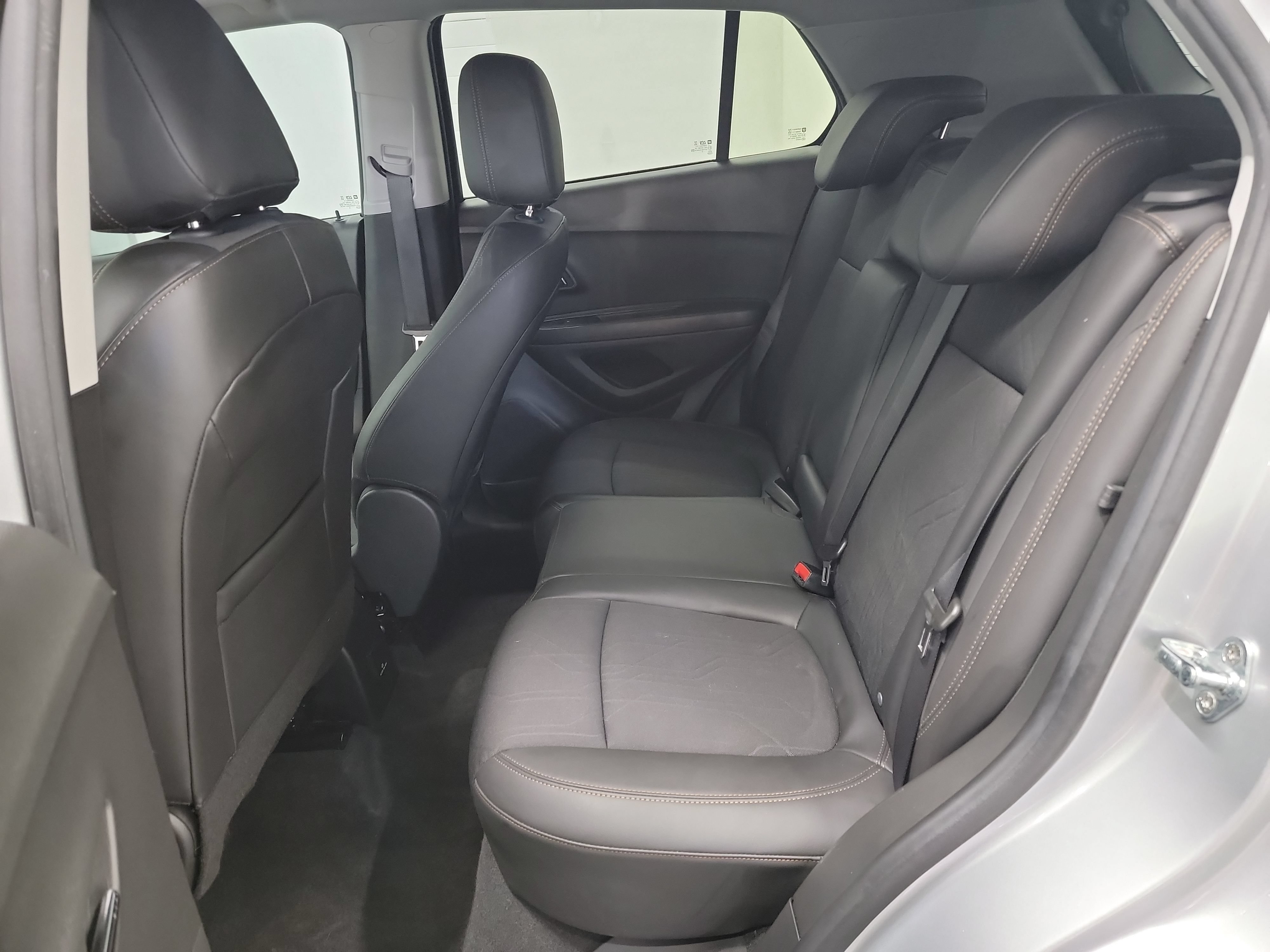 Used 2022 Chevrolet Trax LT w/ LT Convenience Package AWD/4WD image 27