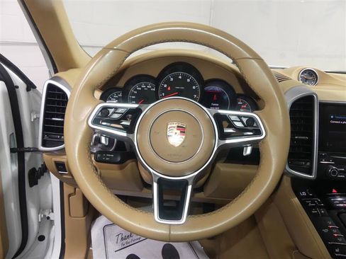 Used 2017 Porsche Cayenne Platinum Edition image 30